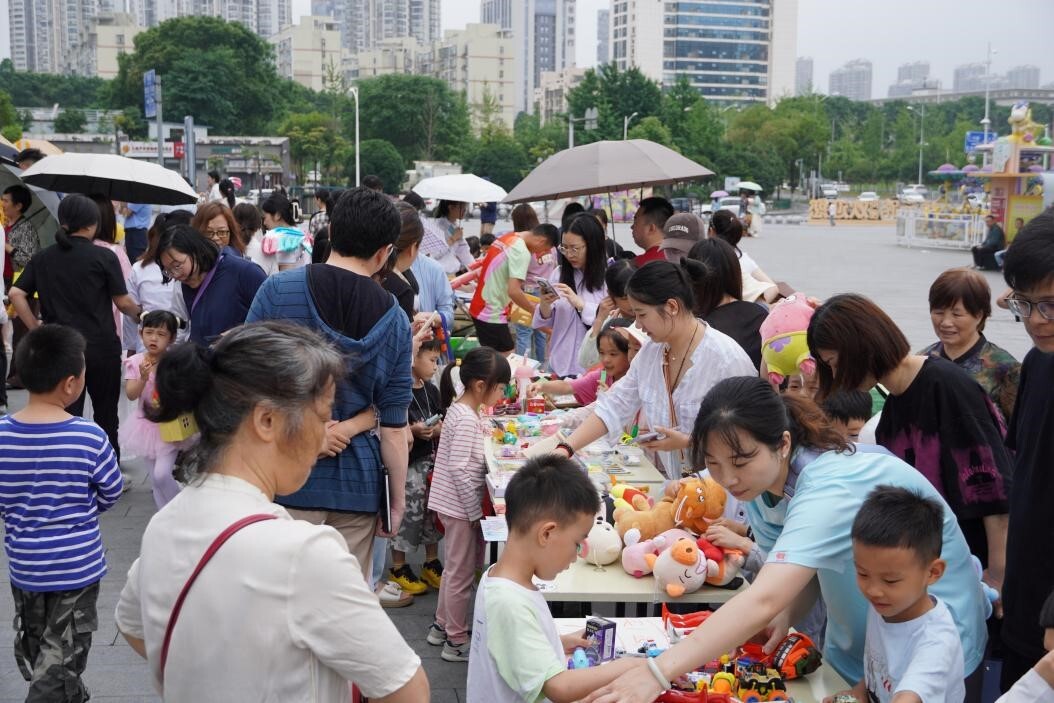 “與愛童行 筑夢成長” 開福區(qū)瀏陽河街道雙河社區(qū)舉辦“六一”兒童節(jié)主題活動