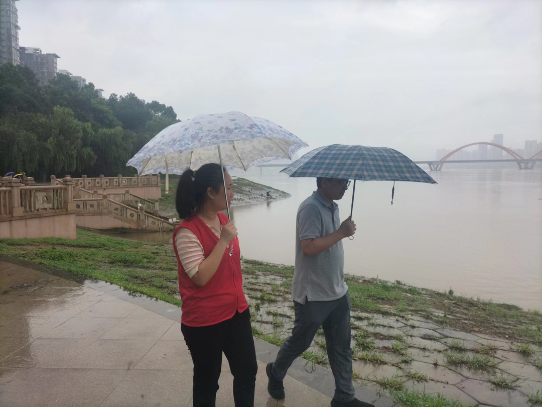 開福區(qū)?芙蓉北路街道：雨不停歇，人不懈怠，堅守防汛一線護民安