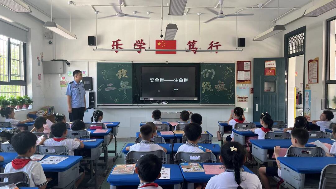 开学季！开福交警开启 “护学模式”