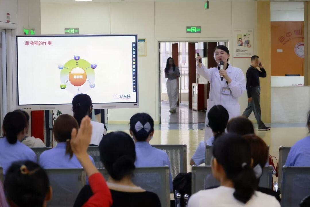 开福区望麓园街道荷花池社区开展世界更年期关怀日主题活动