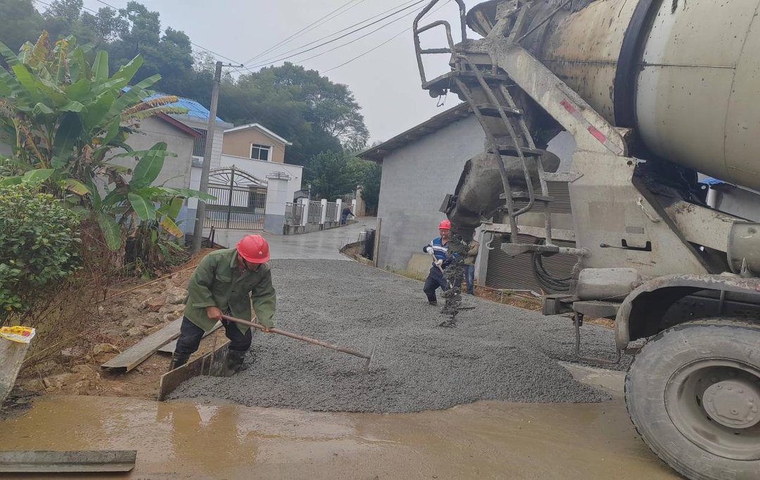 开福区沙坪街道檀木岭村：廉政清风伴路行，乡村振兴展新颜