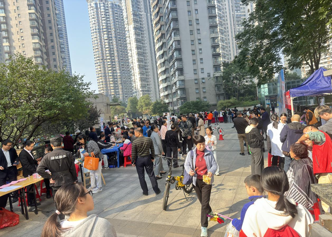 開福區(qū)新河街道紫鳳社區(qū)開展“攜手筑健康 暖心在身邊”便民服務(wù)