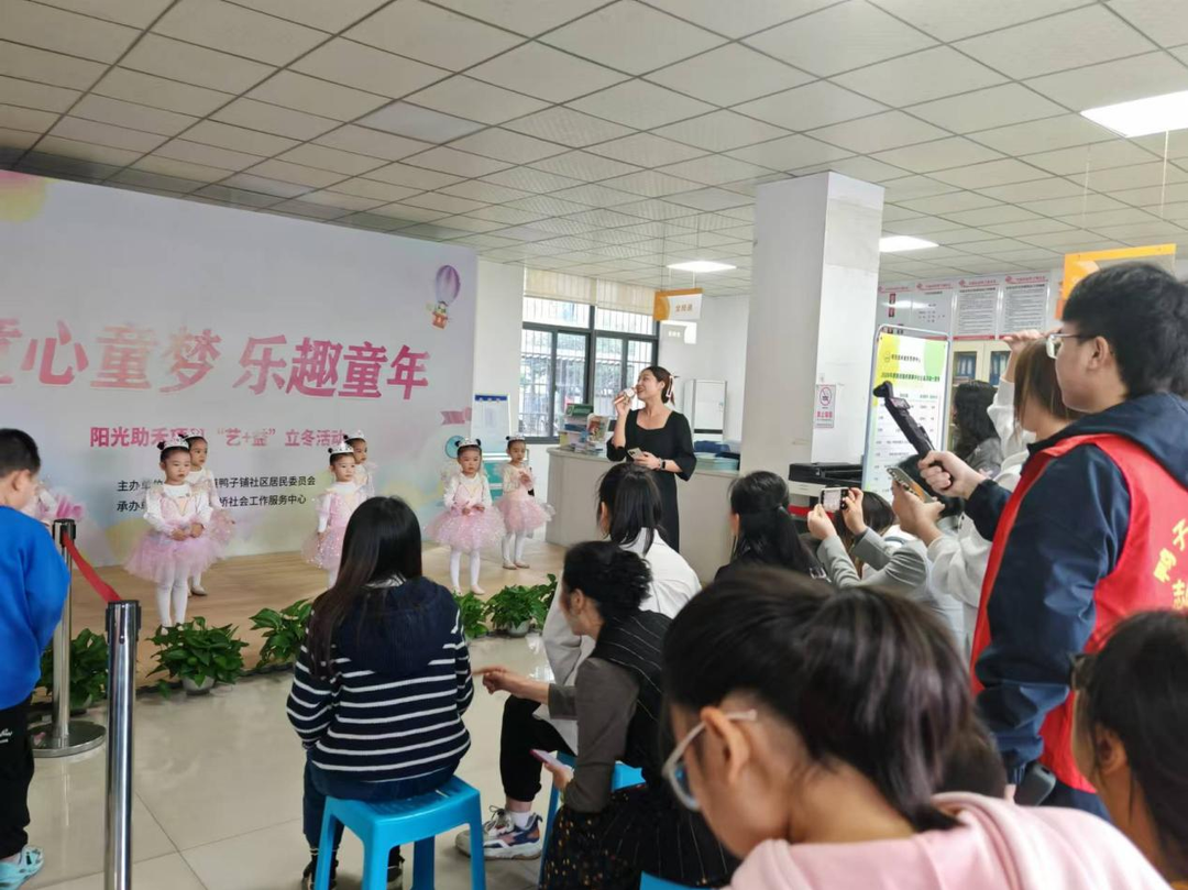 開福區(qū)月湖街道鴨子鋪社區(qū)開展立冬時節(jié)青少年美育實(shí)踐活動