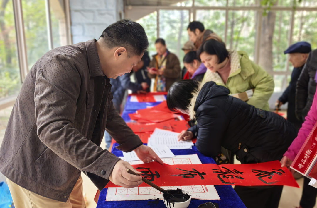 开福区月湖街道舟桥路社区开展元旦邻里节，共筑和谐社区新画卷