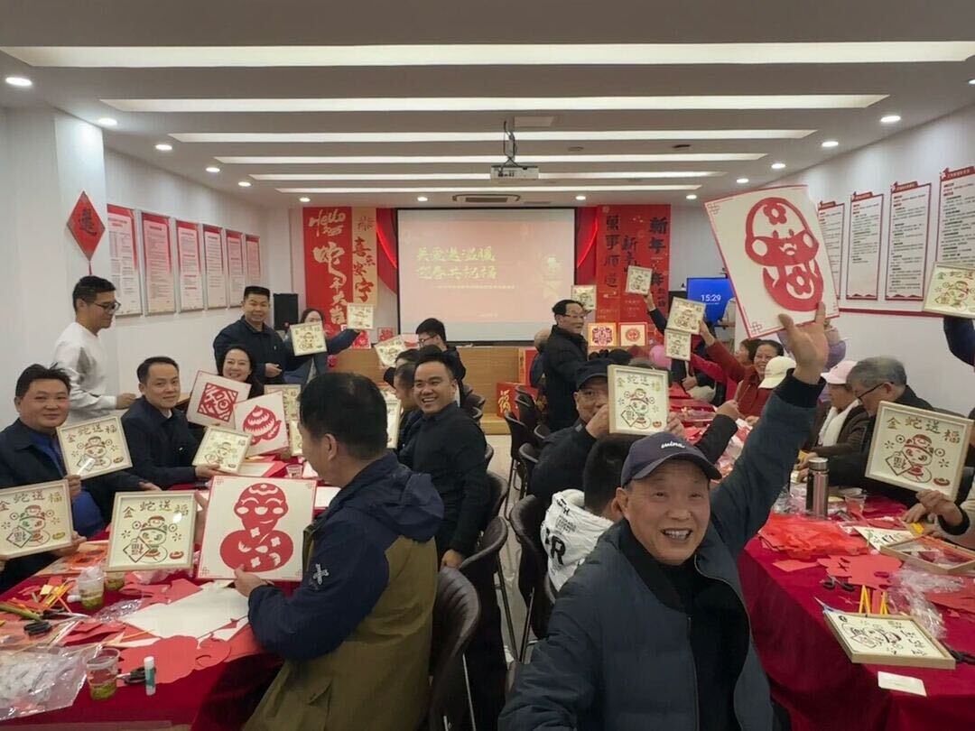 开福区陡岭社区：“关爱送温暖 迎春共祝福”春节慰问活动