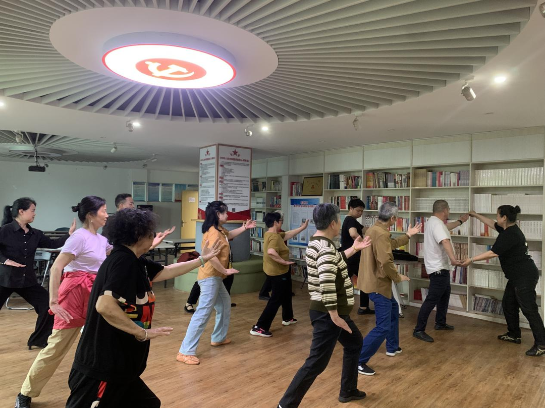 弘扬传统文化！开福区四方坪街道滨江社区太极拳健身课堂开进社区