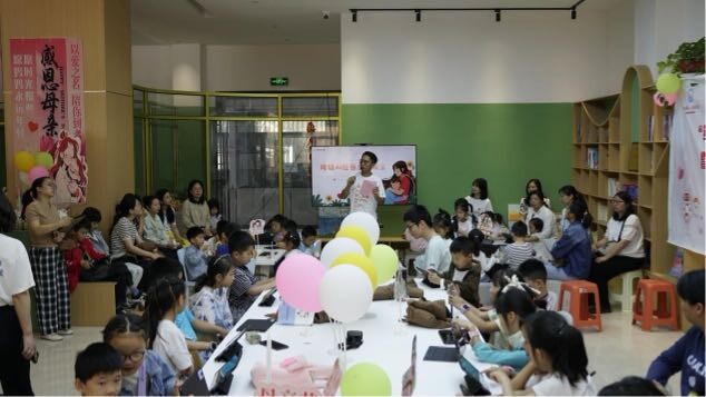 开福区国防科大社区：科技赋能创意，温情献礼母亲