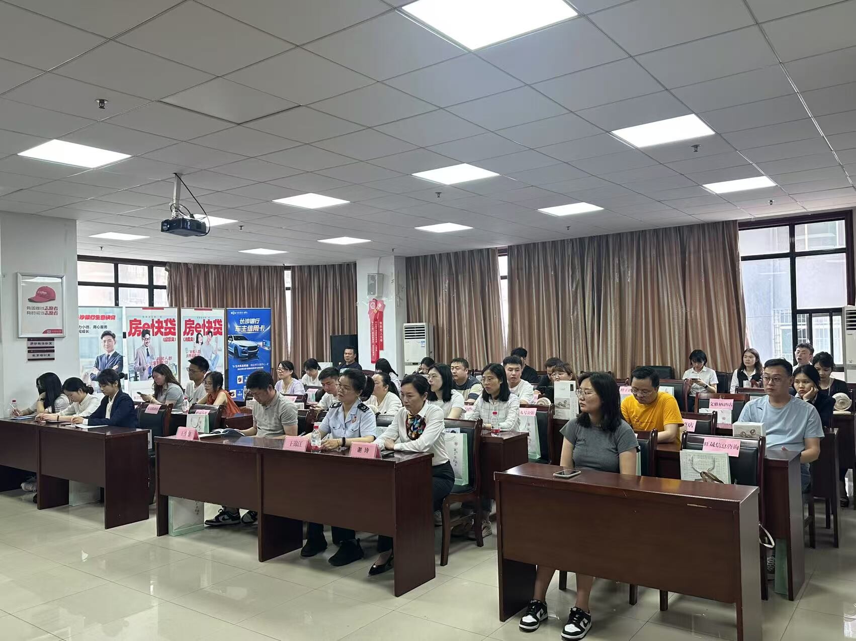 开福区望麓园街道举办企业“升规入统”政策宣讲会