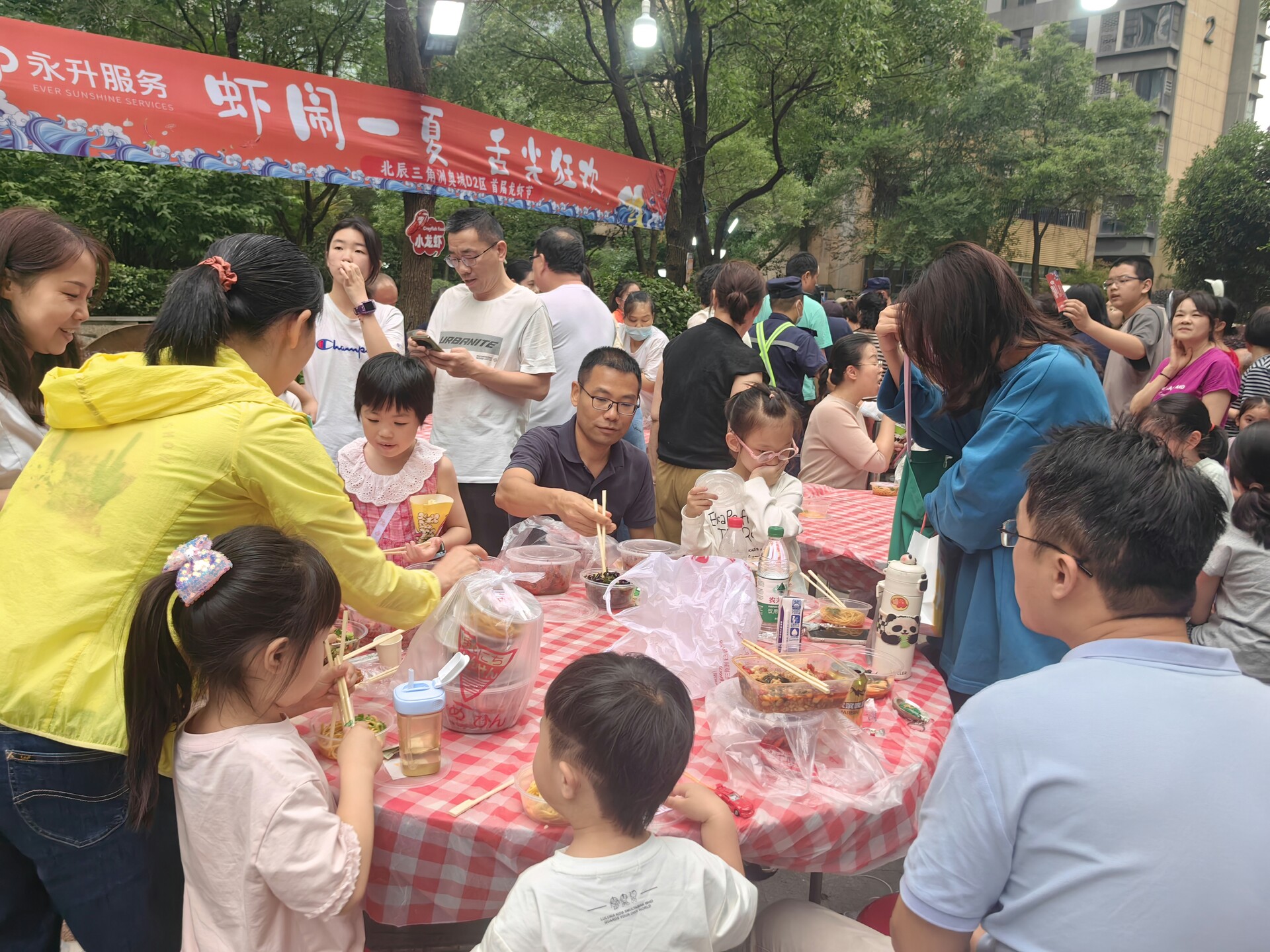共享“食”光  共叙邻里情！开福区三角洲社区首届“邻里龙虾宴”启幕