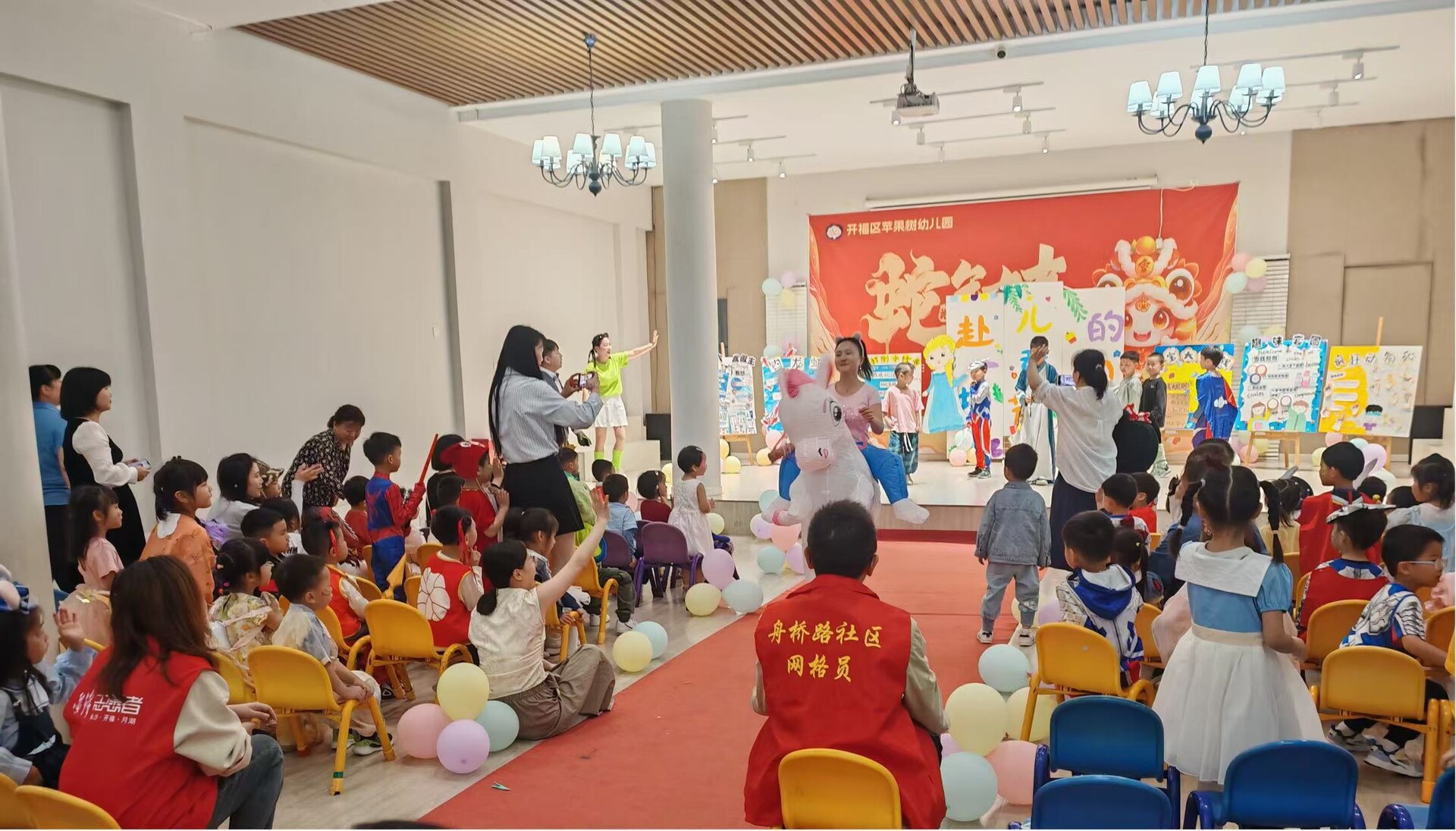 开福区舟桥路社区携手辖区幼儿园共庆安全欢乐节日