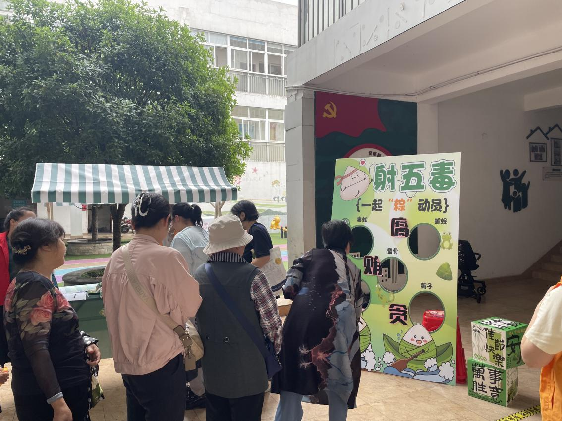 开福区四方坪街道科大景园社区：粽香廉韵传家风 端午民俗筑廉基