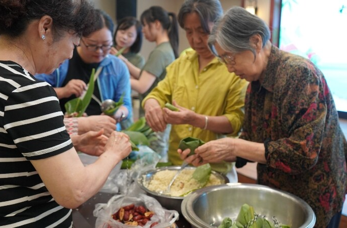 开福区国防科大社区：粽香四溢庆端午 欢声笑语话邻里
