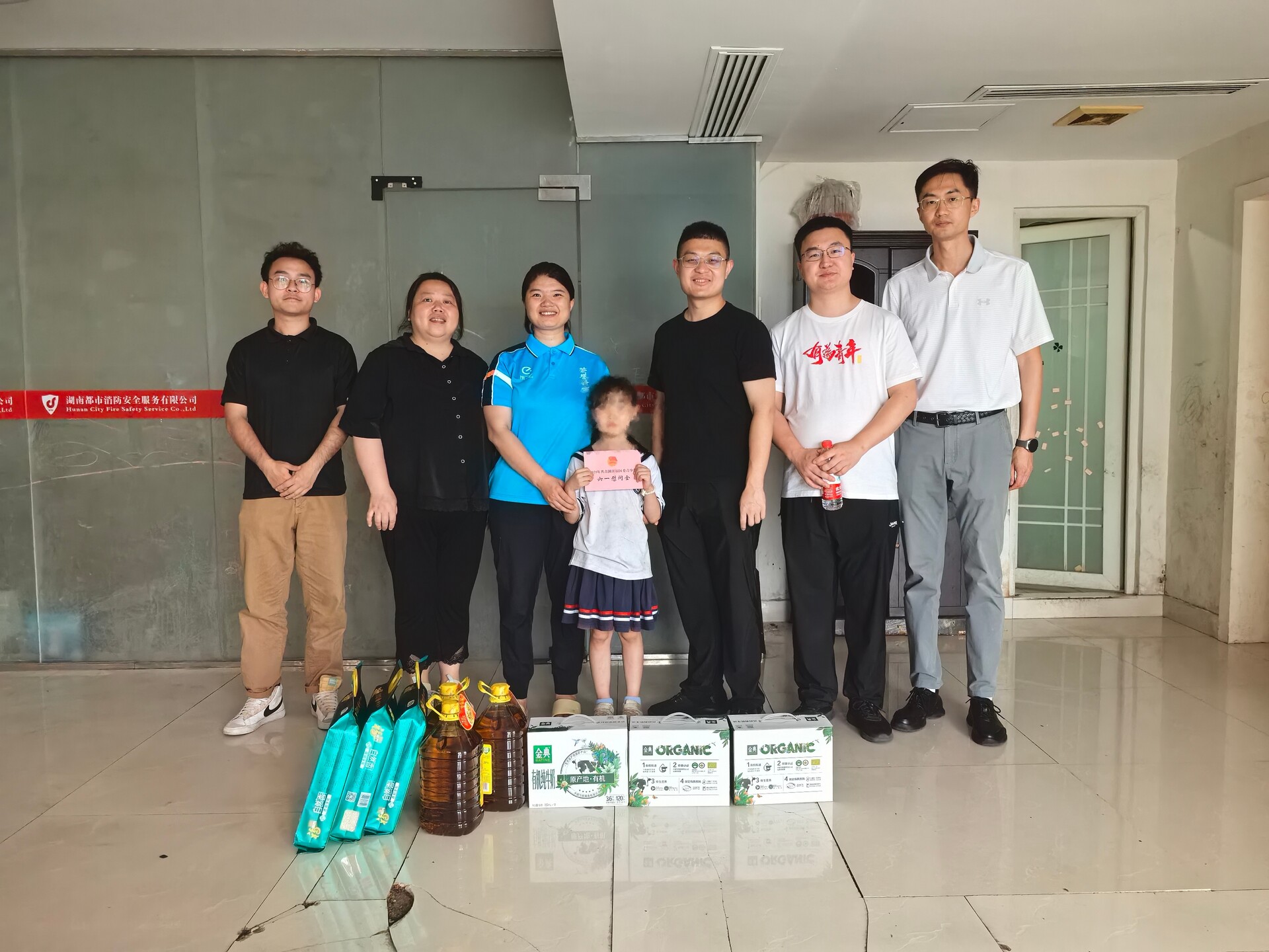 情暖六一童心 凝聚青春力量