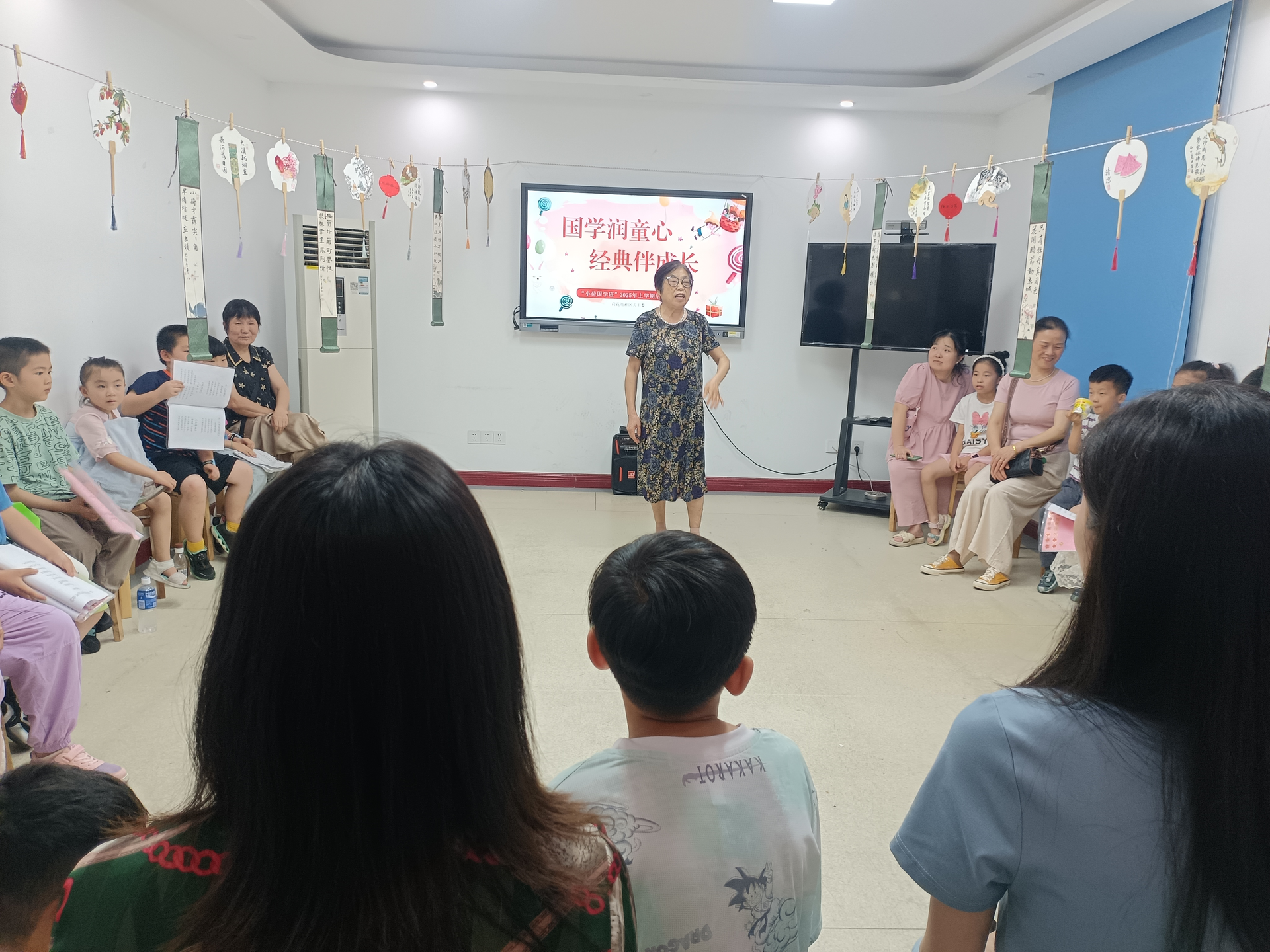 開福區(qū)望麓園街道荷花池社區(qū)開展小荷國學(xué)班結(jié)業(yè)典禮活動(dòng)
