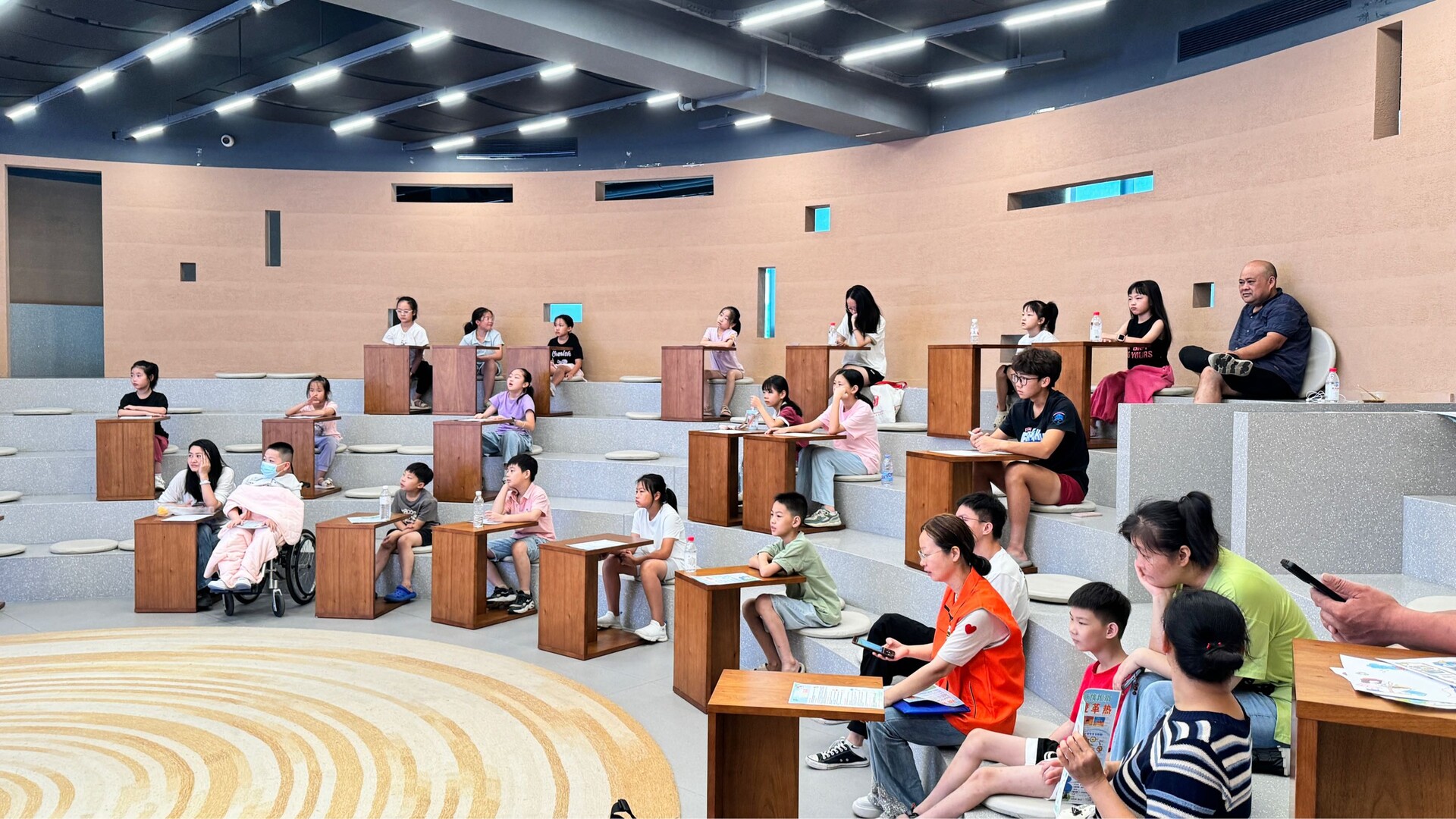 開福區(qū)青竹湖街道彩霞社區(qū)：攜手同行 護苗成長