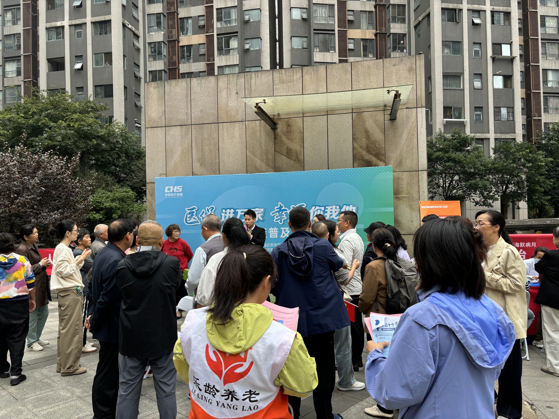 开福区新河街道：医保宣传进社区，居民畅享“桥上课堂”
