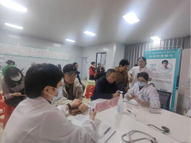 开福区望麓园街道社区卫生服务中心：三甲专家医联基层，党群共护“肺”常健康