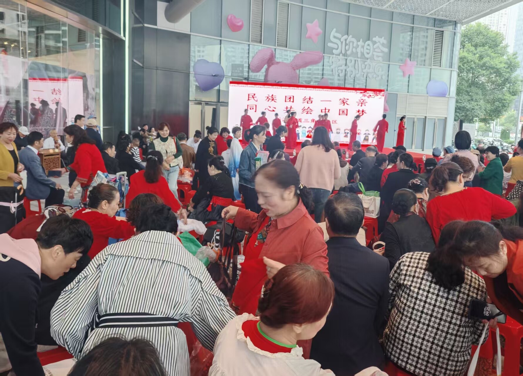 开福区三角洲社区：双节同庆聚民心，民族团结一家亲