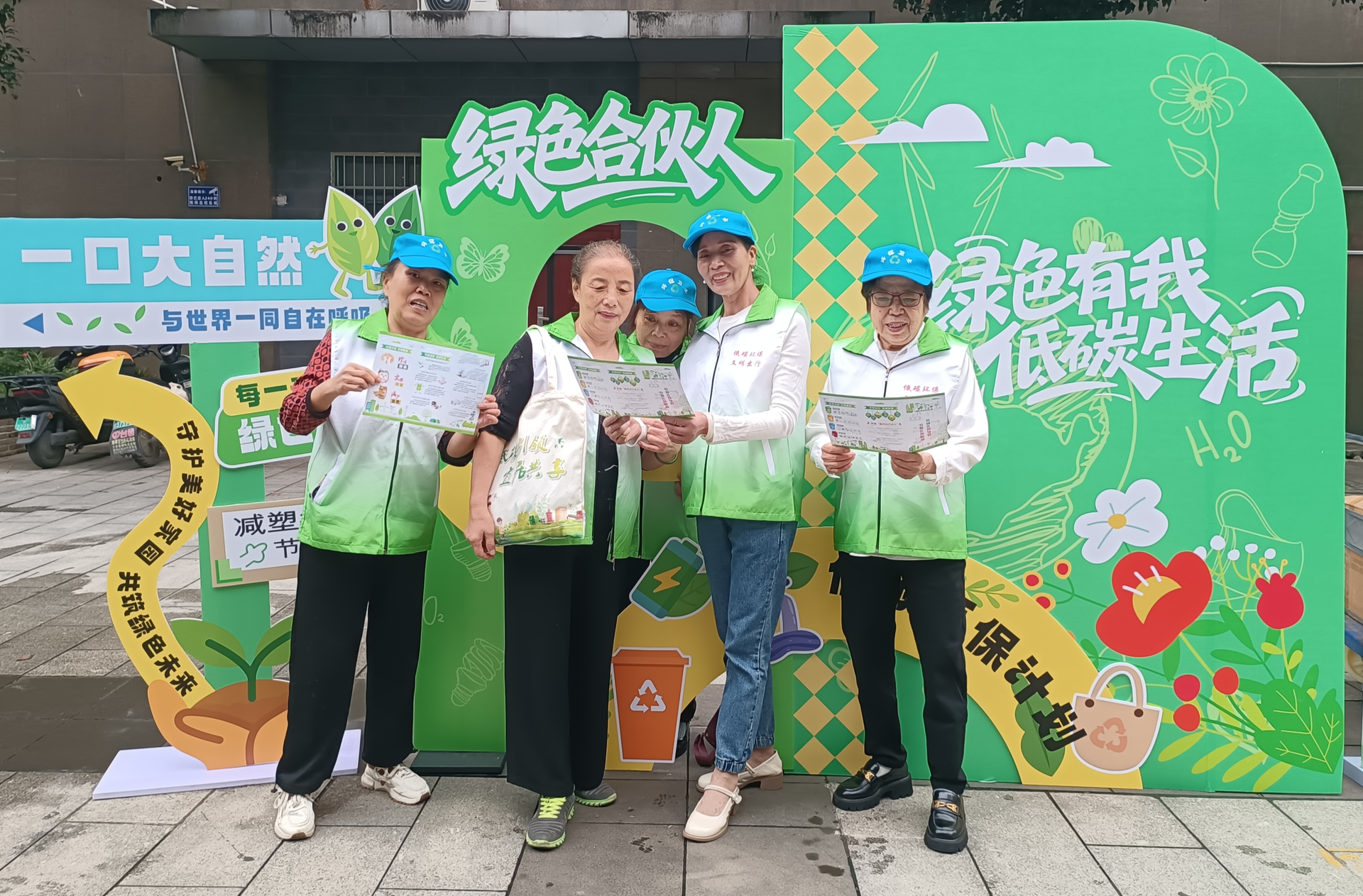 开福区望麓园街道荷花池社区开展“荷月共盈·绿享团圆”中秋环保主题活动