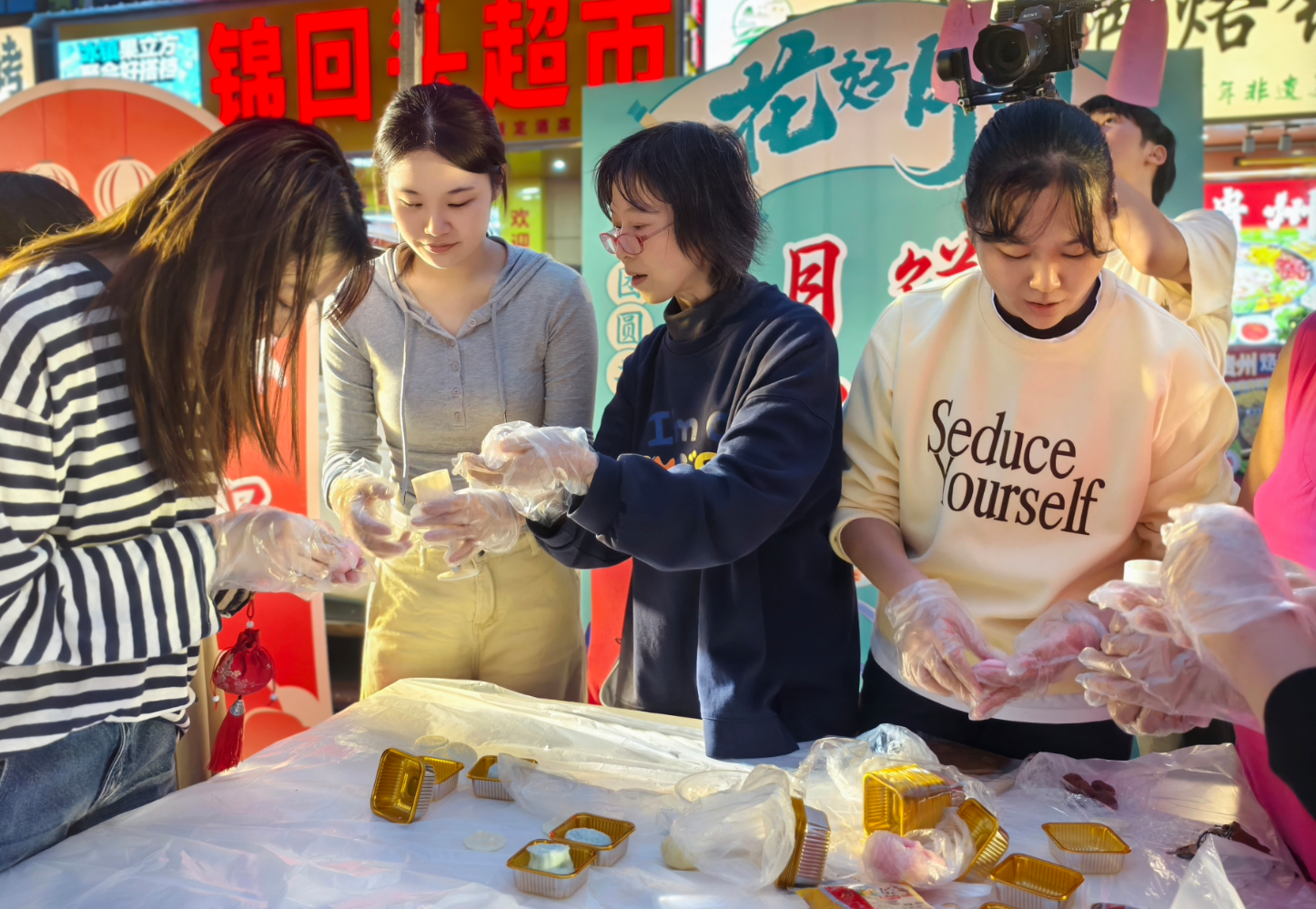 开福区四季美景社区开展“党建引领聚合力 中秋团圆暖民心”中秋主题活动