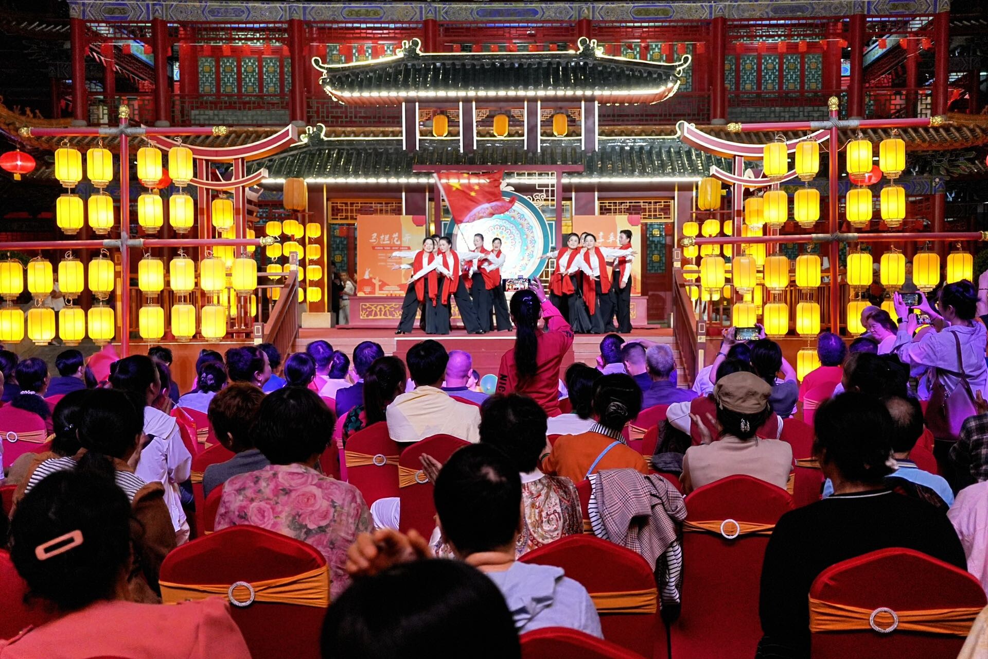 开福区月湖街道邻里晚会+非遗市集，解锁团圆新方式