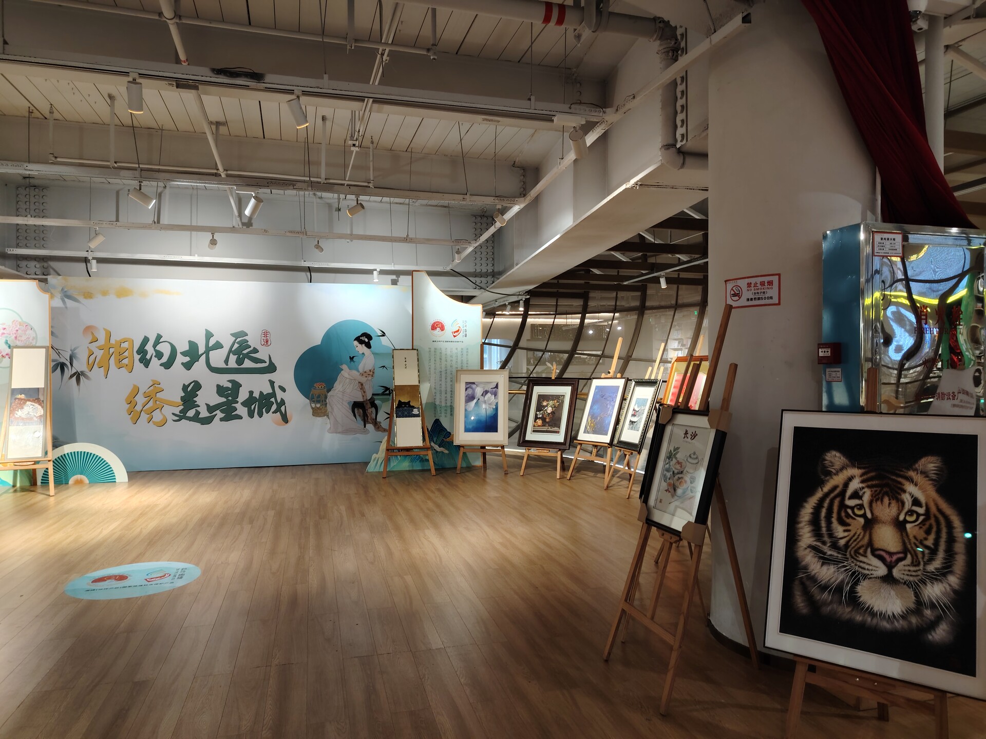 双节寻“湘”韵！北辰荟飞艇上的湘绣展，藏着非遗创新的惊喜