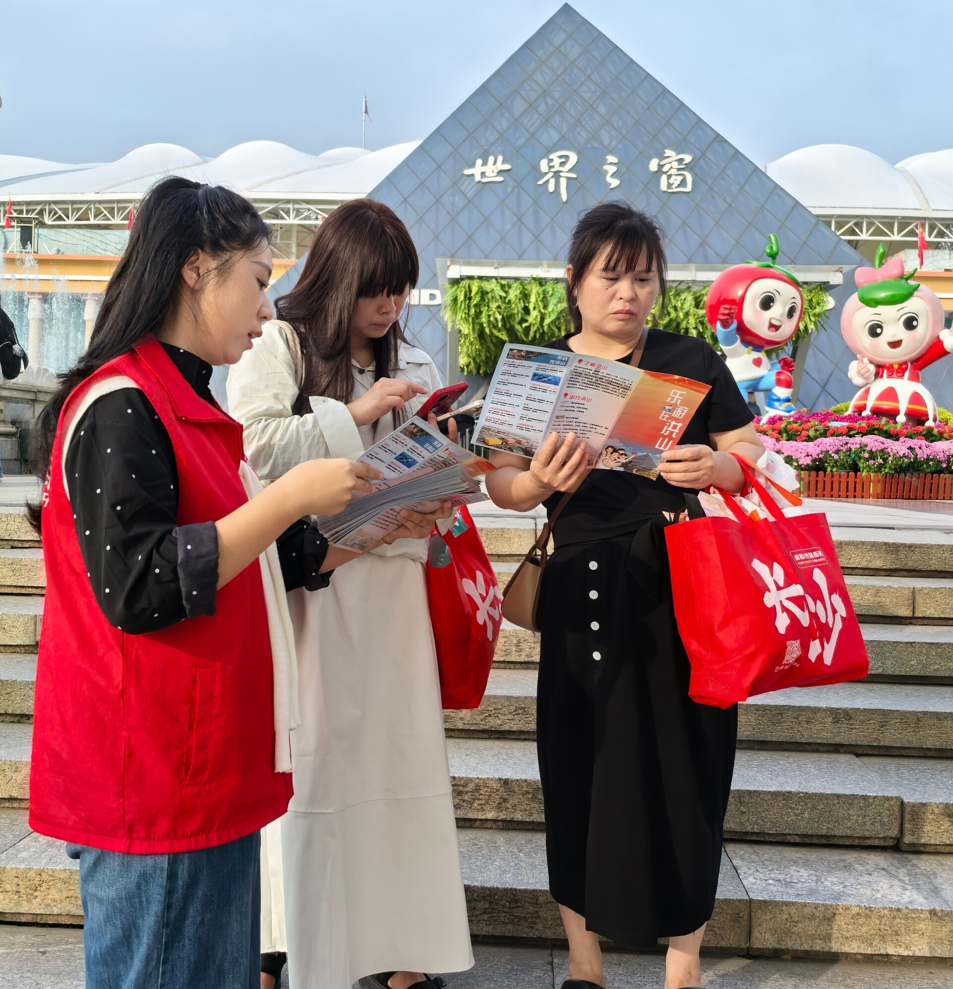 开福区洪山街道：多措并举迎双节，精心服务促文旅消费