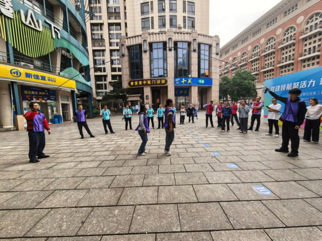 开福区望麓园街道中山路社区举办趣味运动会，点燃区域共建活力