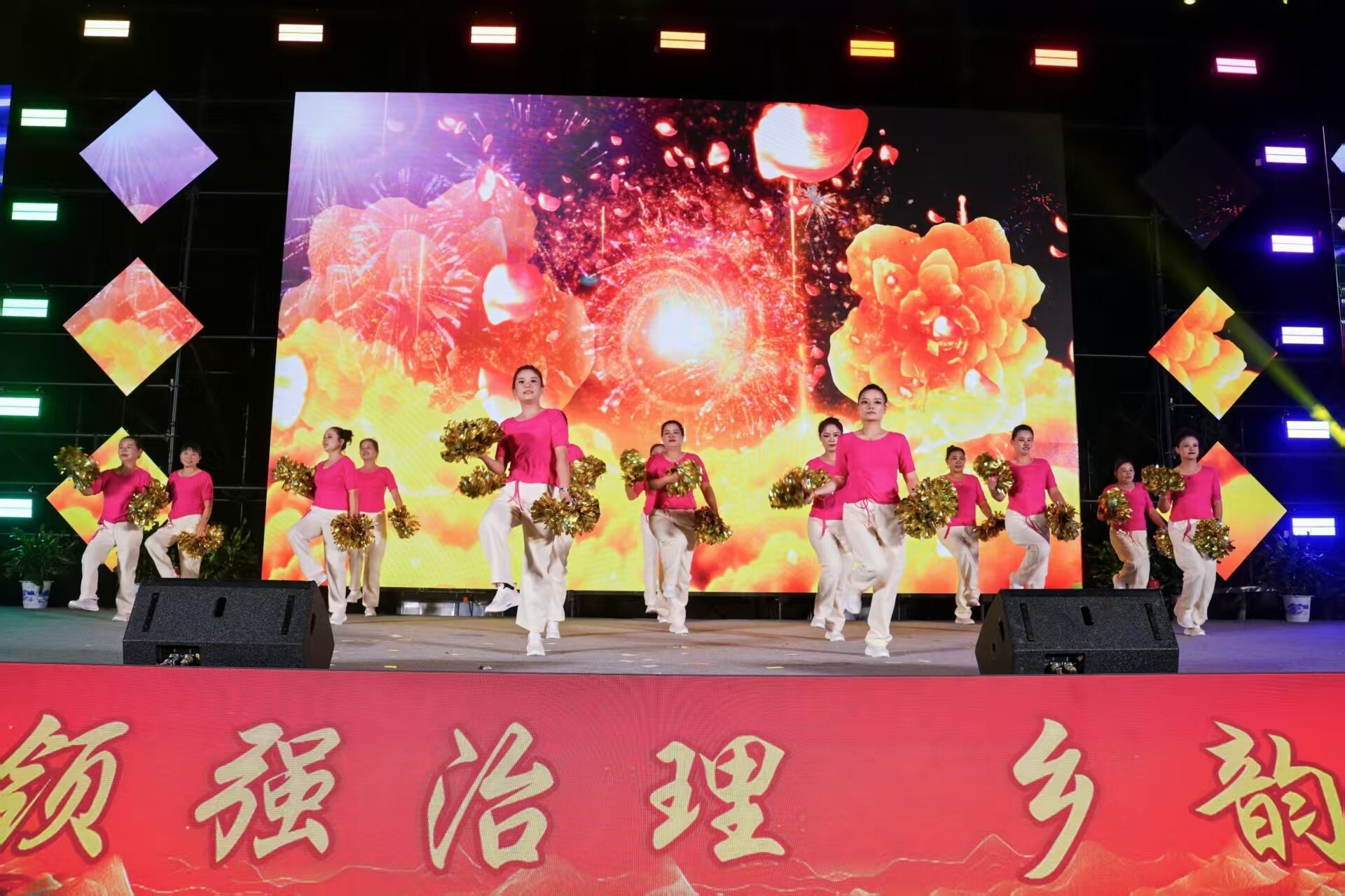 开福区凤羽村文艺汇演启幕 党建引领乡村振兴