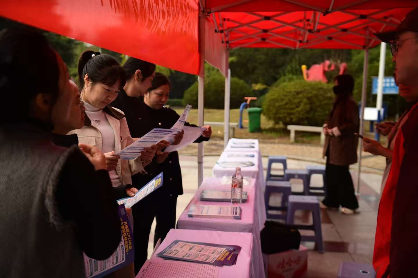 开福区青竹湖街道开展全民医保参保集中宣传月活动