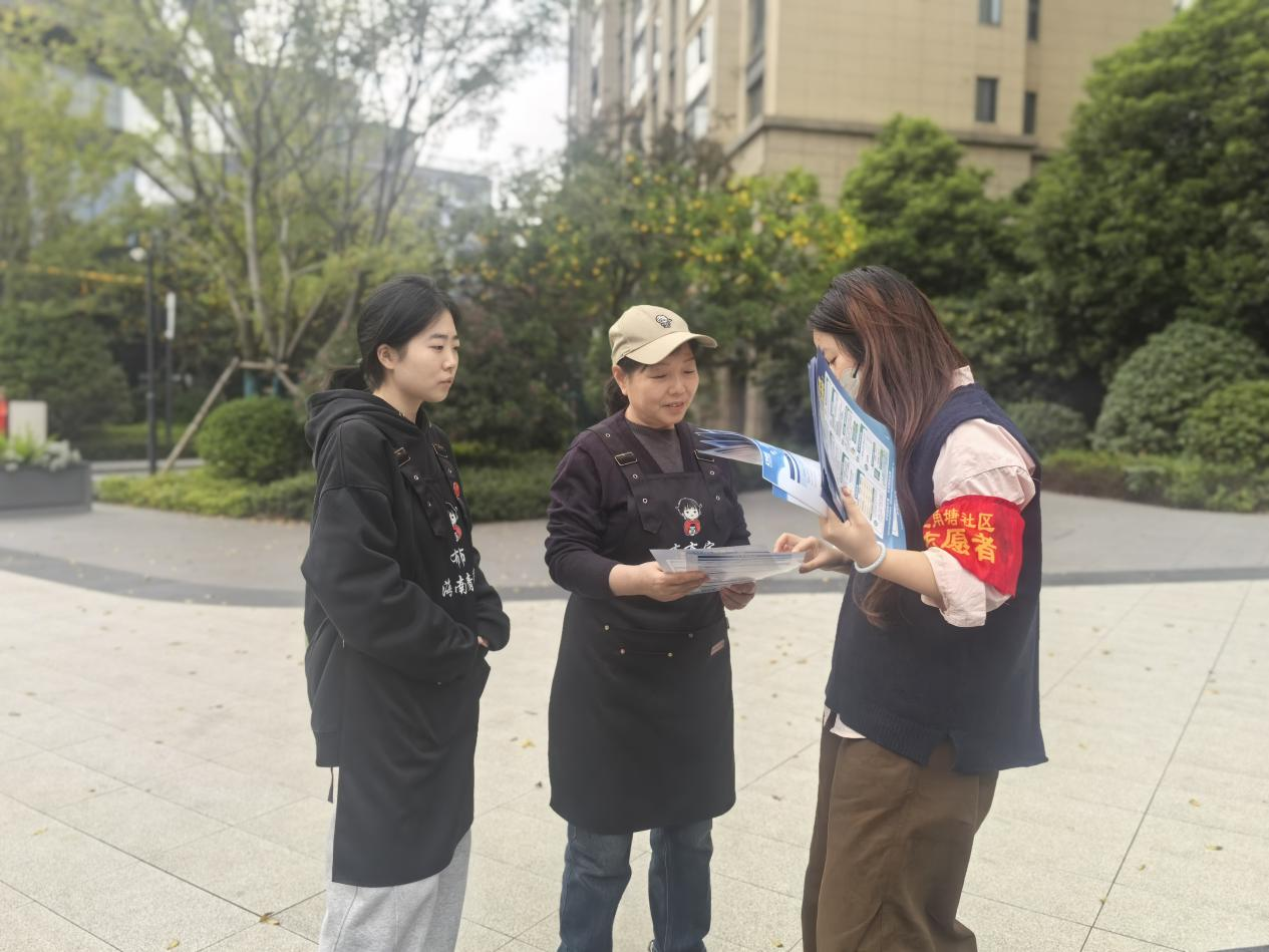 红袖章敲门送“清风”，开福区三角塘社区筑牢蓝天保卫战防线