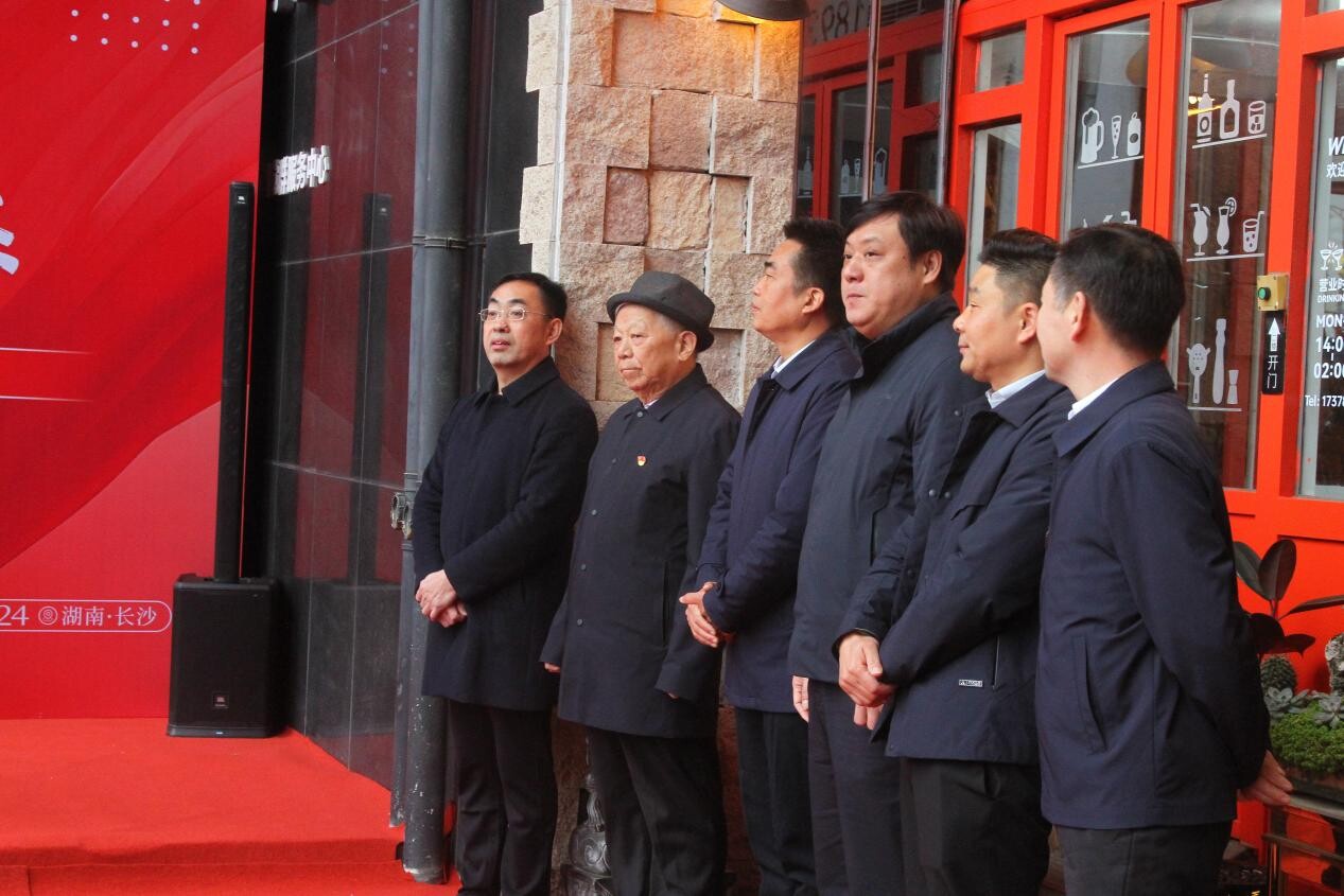 开福区芙蓉北路街道综合养老服务中心揭牌运营