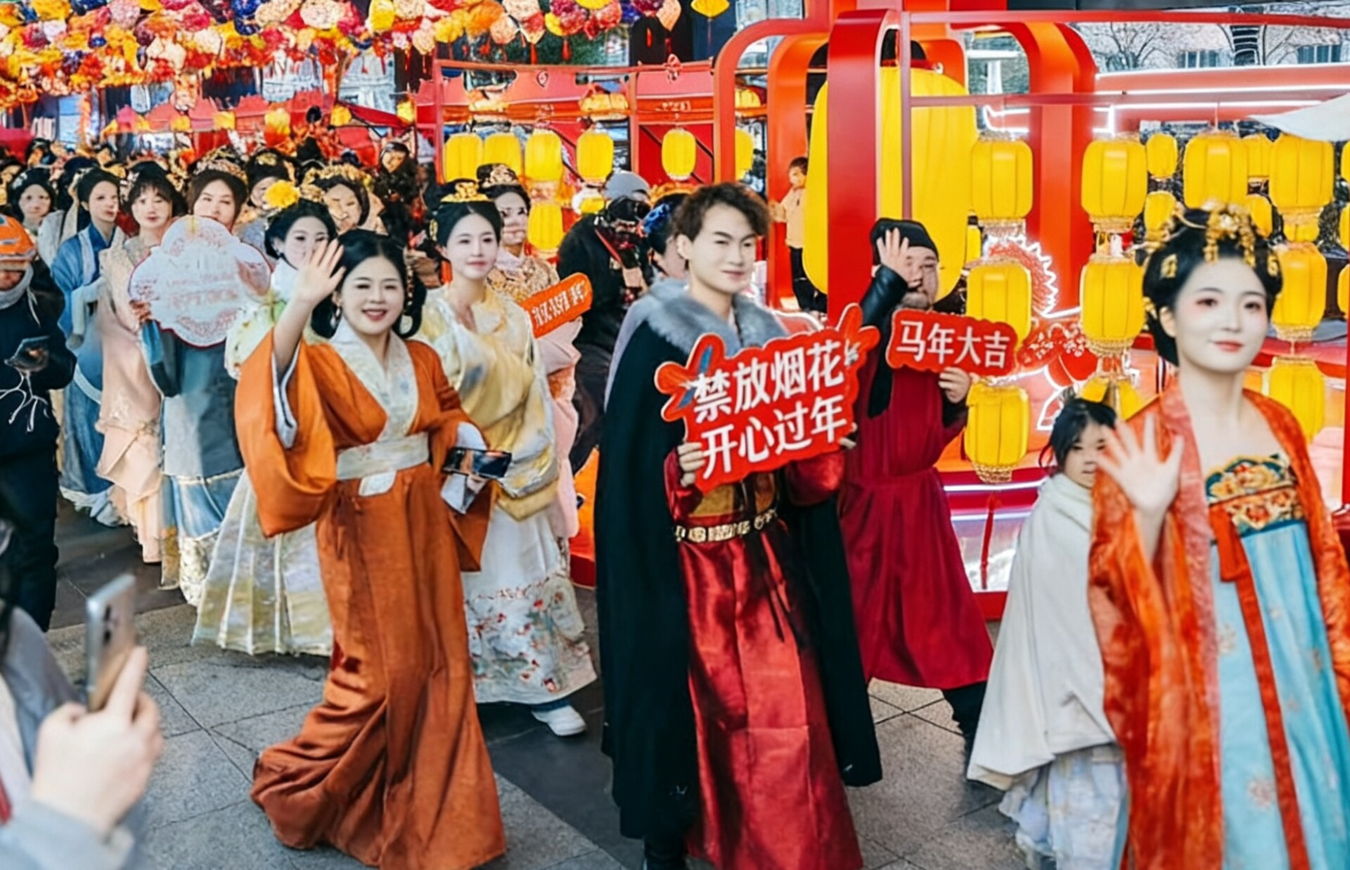 当除夕游园会遇上汉服秀，开福区盛世路社区的迎春活动“走新”更“走心”