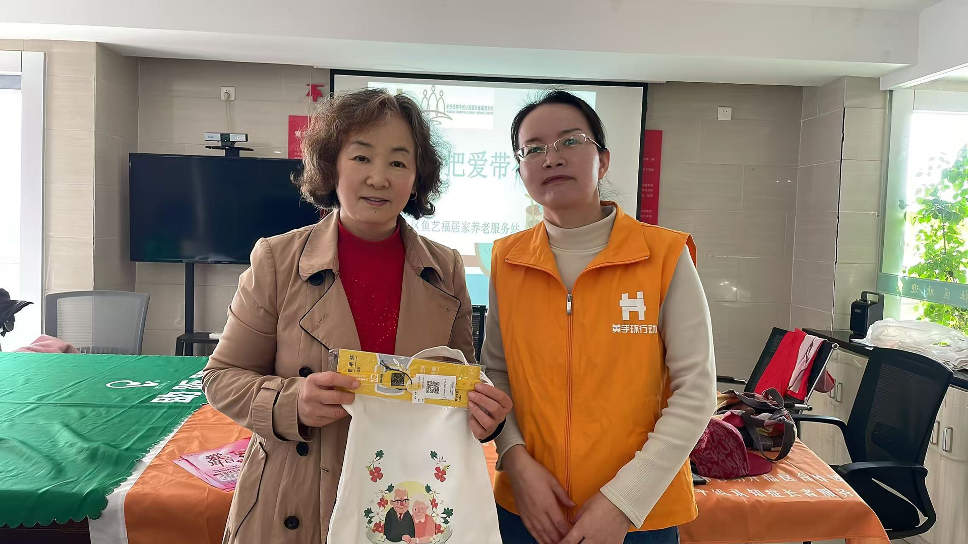 开福区福元路社区开展“爱耳日”公益活动，为长者筑起“听清+走稳”双防线