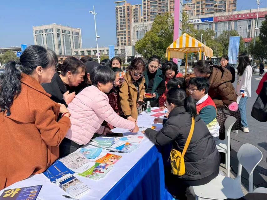 开福区浏阳河街道：春风送岗暖民心 巾帼建功绽芳华  