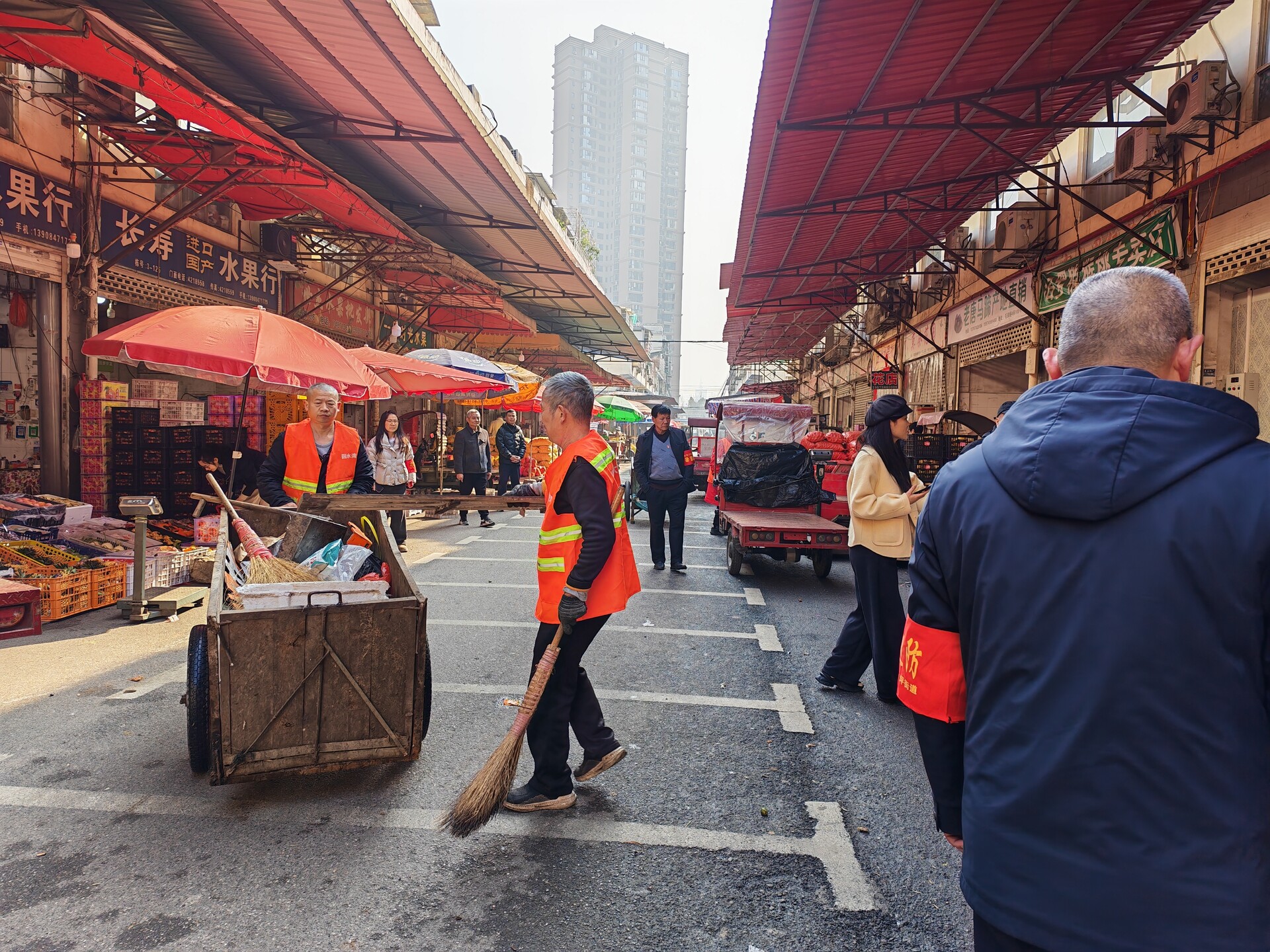 开福区滨江社区为毛家桥水果批发市场开展“诚信体检”
