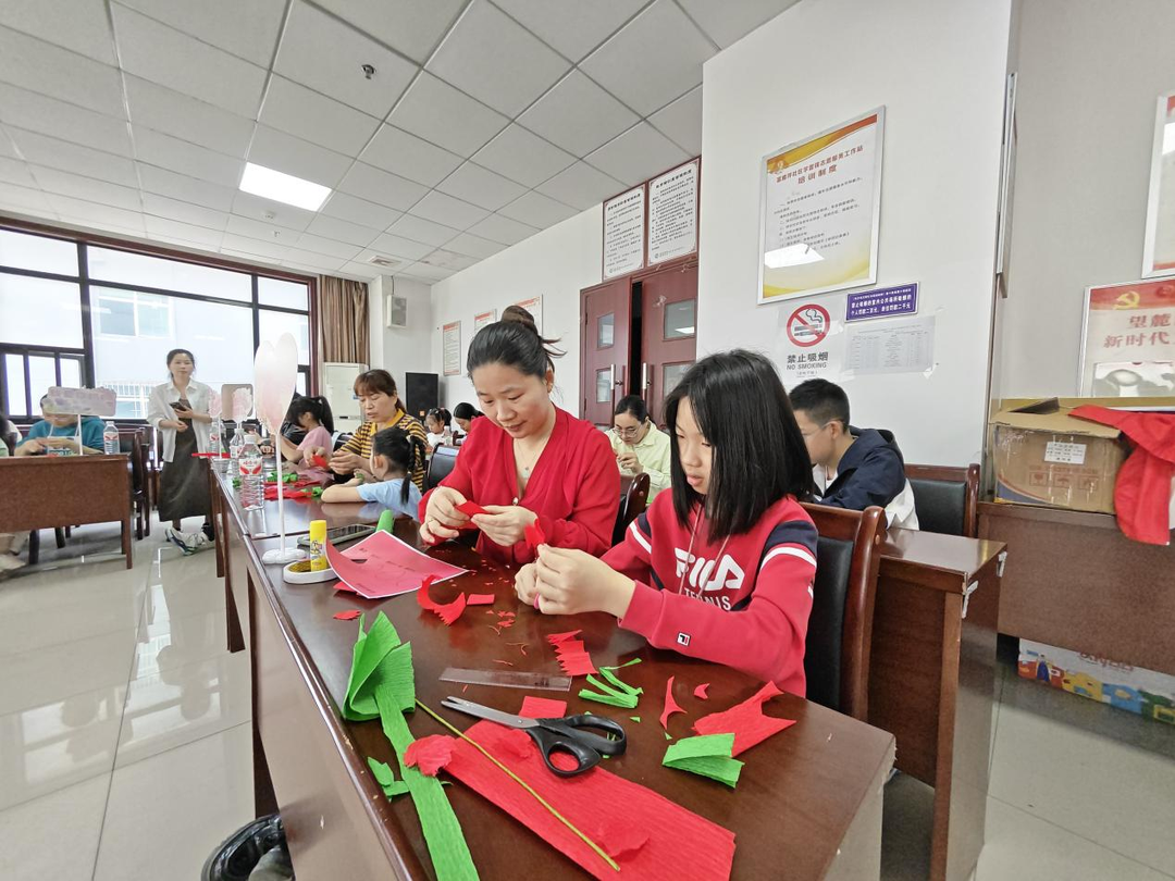 开福区望麓园街道富雅坪社区开展新就业群体母亲节活动