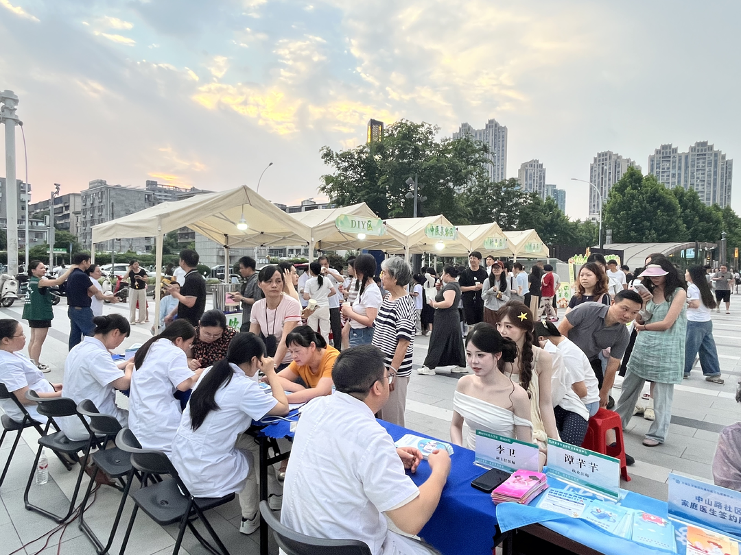 既接地气又有温度！开福区创新举办“中医夜市+家庭医生签约”活动