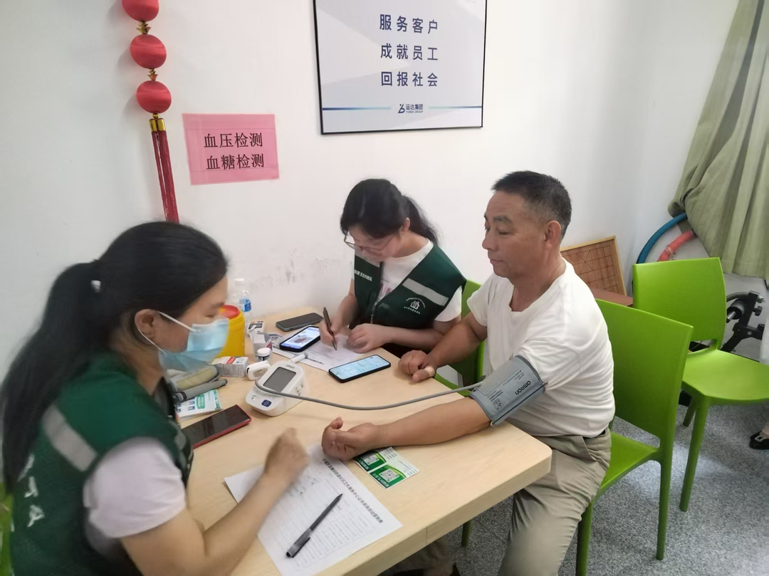 开福区望麓园街道社区卫生服务中心开展“党建业务巧融合 家医服务进企业”主题党日活动