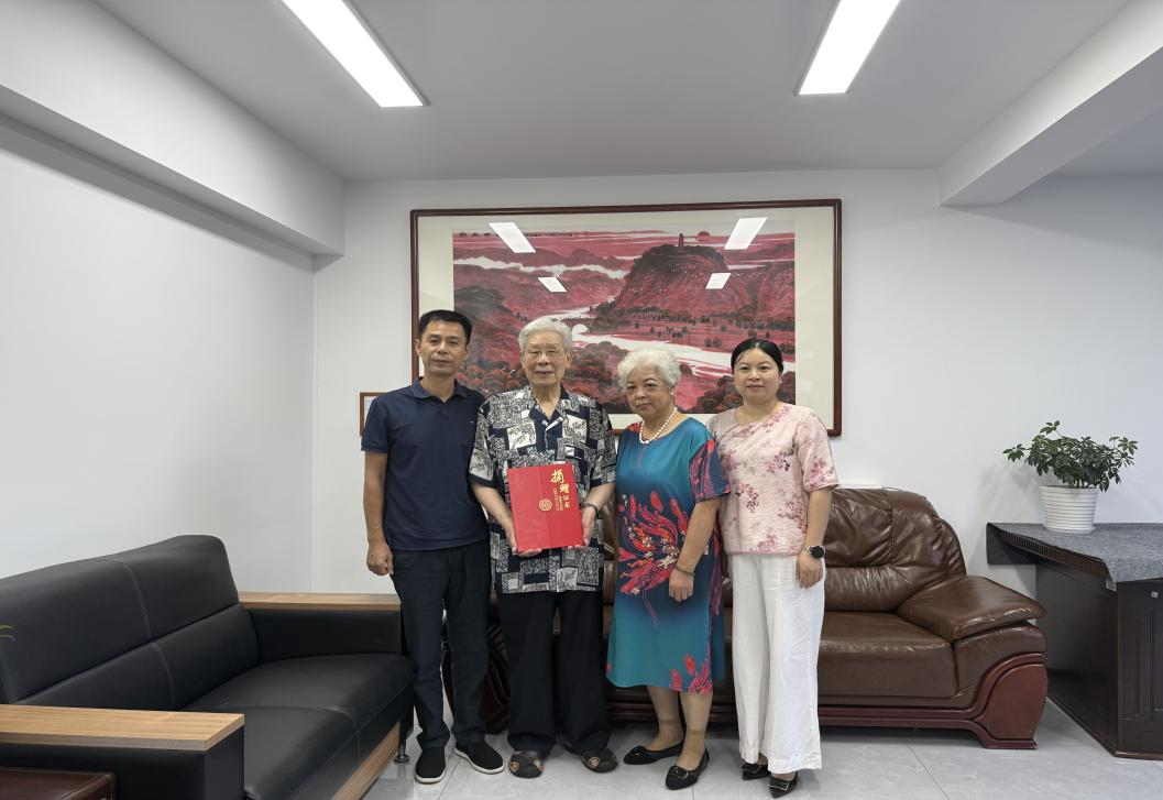 开福区朝阳社区：知名版画家赠画社区，这场议事会满是暖意