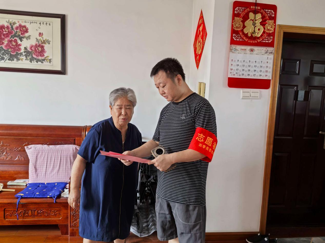 开福区四季美景社区：“敲门”送平安，“志愿”守万家