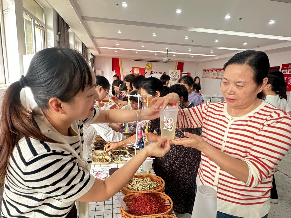 开福区胜利社区开展“情暖金秋 乐聚胜利”重阳节主题活动